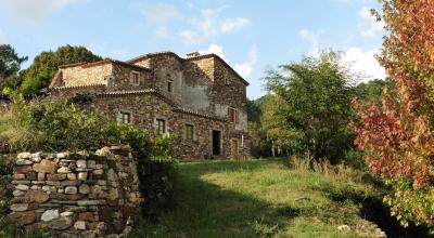 La maison Abraham Mazel surplombe la vallée du Gardon de Mialet, dans les Cévennes ardoises. © P. Isnard-Dupuy