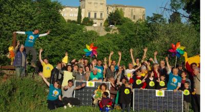 L'association des Survoltés d'Aubais et Enercoop Languedoc-Roussillon. Crédits photo : Les survoltés d'Aubais.