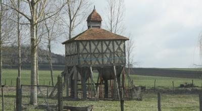 pigeonnier à Villeneuve les cerfs