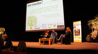 Vandana Shiva sur la scène du Triangle, à Rennes, le 23 février dernier - Crédit : Virginie Jourdan 