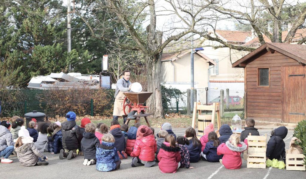 L'Atelier des saisons organise des ateliers de jardinage et de cuisine dans des écoles lyonnaises - Crédit : L'Atelier des saisons 