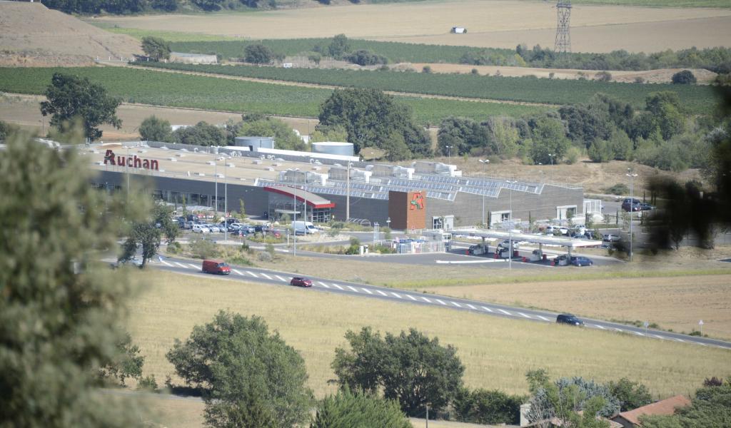 Hypermarché en périphérie de Manosque (04) - V.Delotte 