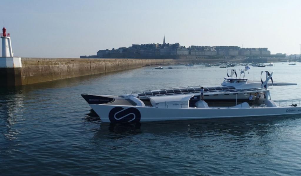 Le catamaran de la mission Energy Observer dans le port de saint-Malo - Crédit : Energy Observer 