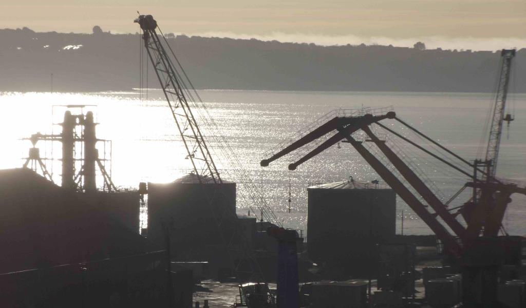 Vue du port de Brest, où est sont bloquées 25 000 tonnes de maïs depuis la mi-décembre - FD