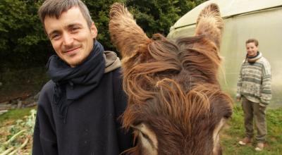 Martial et Chouchou, l'âne de la ferme ! © Ferme de l'âne arrosé
