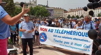 Manifestation contre le téléphérique