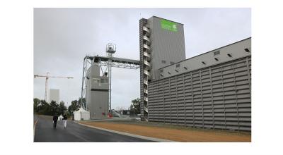 Bâtiment avec sa tour de 42m de hauteur, ses 2 séchoirs et 20 cellules de stockage - Crédit photo Le Gouessant