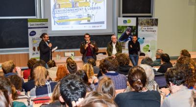 Salle comble pour la table ronde consacrée aux lobbies de l'environnement (crédit : Magali Chouvin / Sans Transition).