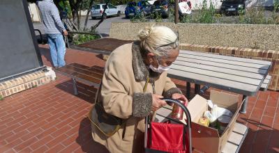 Distribution alimentaire au Mac Do de Sainte-Marthe, Marseille, le 27 avril (crédit Clara Martot)