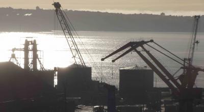 Vue du port de Brest, où est sont bloquées 25 000 tonnes de maïs depuis la mi-décembre - FD