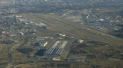 Vue de la zone aéroportuaire de Toulouse-Blagnac - Crédit : Prasetyo Muhammad ECTOR / Wikimédia Commons