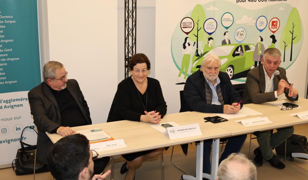 Joël Guin, président du Grand Avignon - Jacqueline Bouyac, présidente de la CoVe - Christian Gros, président des Sorgues du Comtat - Pierre Gonzalvez, président des Pays des Sorgues Monts de Vaucluse.