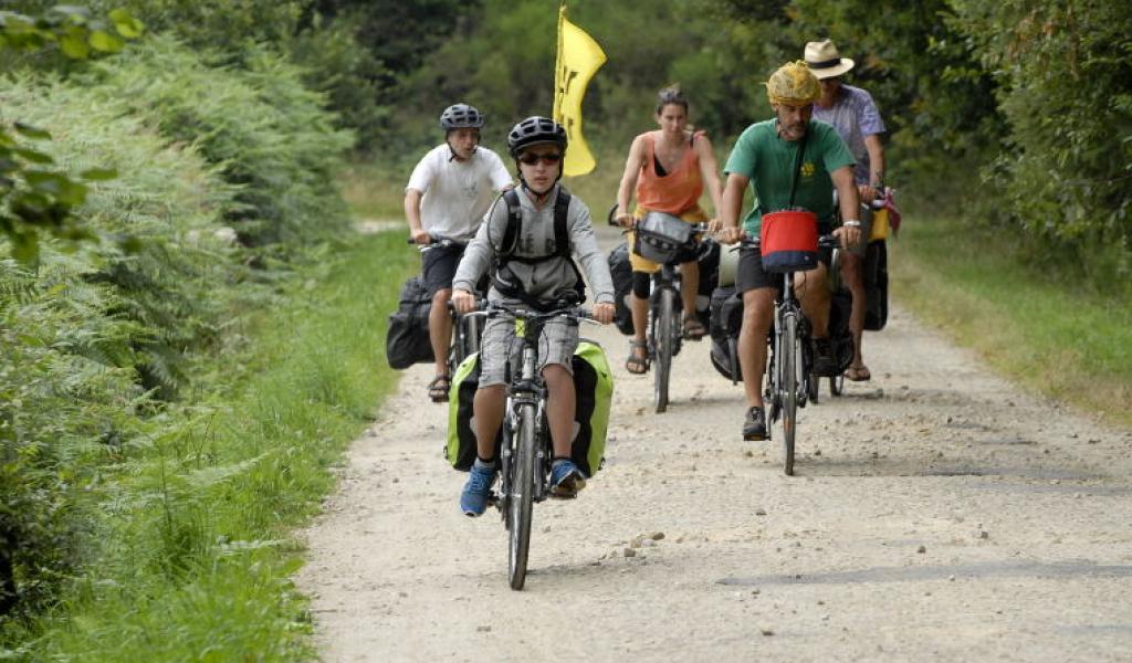 Cyclistes de l'AlterTour 2016. Crédits photo : AlterTour / G de Crop