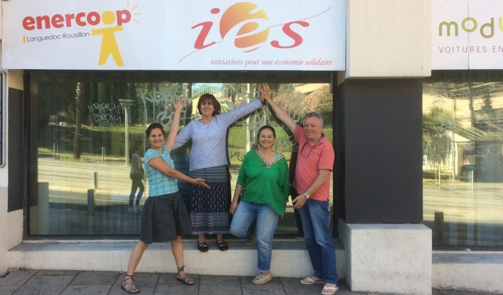 Les bénévoles d'IéS 34 s'installent au Faubourg de Montpellier. Crédits photo : Viviane Radier, SCIC IéS