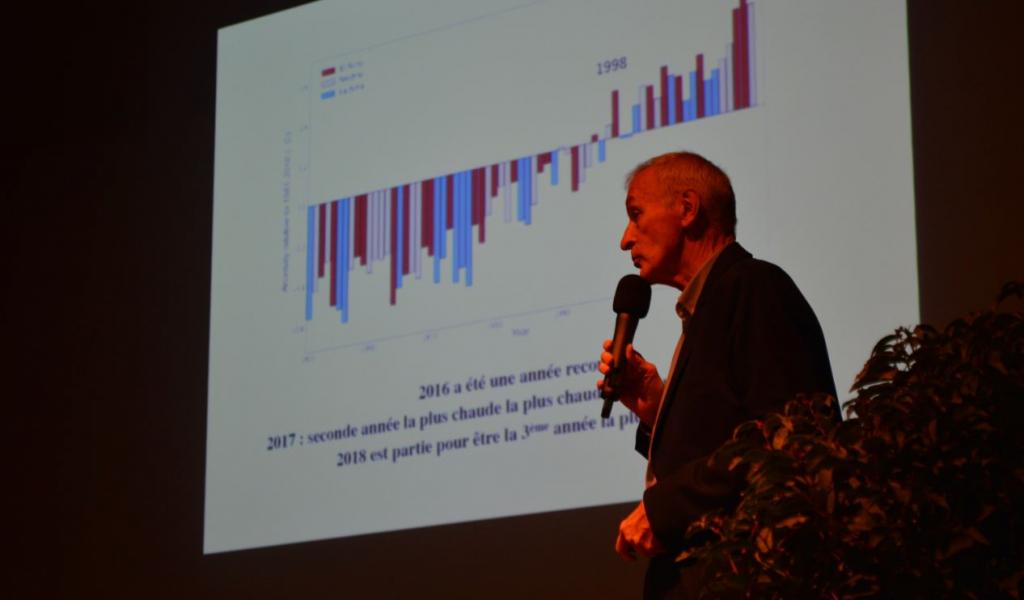 Jean Jouzel, sur la scène de la Boiserie de Mazan (84), le 4 octobre dernier -FD