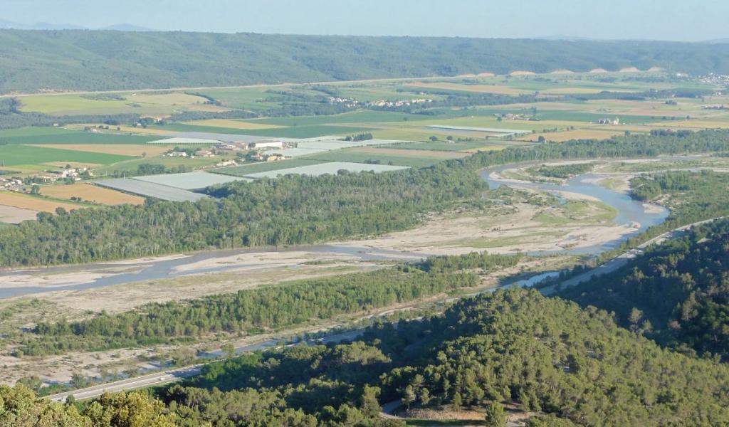  Le lit de la Moyenne Durance vu depuis le prieuré de Ganagobie (Alpes-de-Hautes-Provence). © P. Isnard-Dupuy.