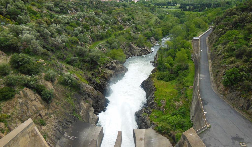 L'étiage de la Têt dépend du barrage de Vinça.  © Wikimedia - Alan Mattingly